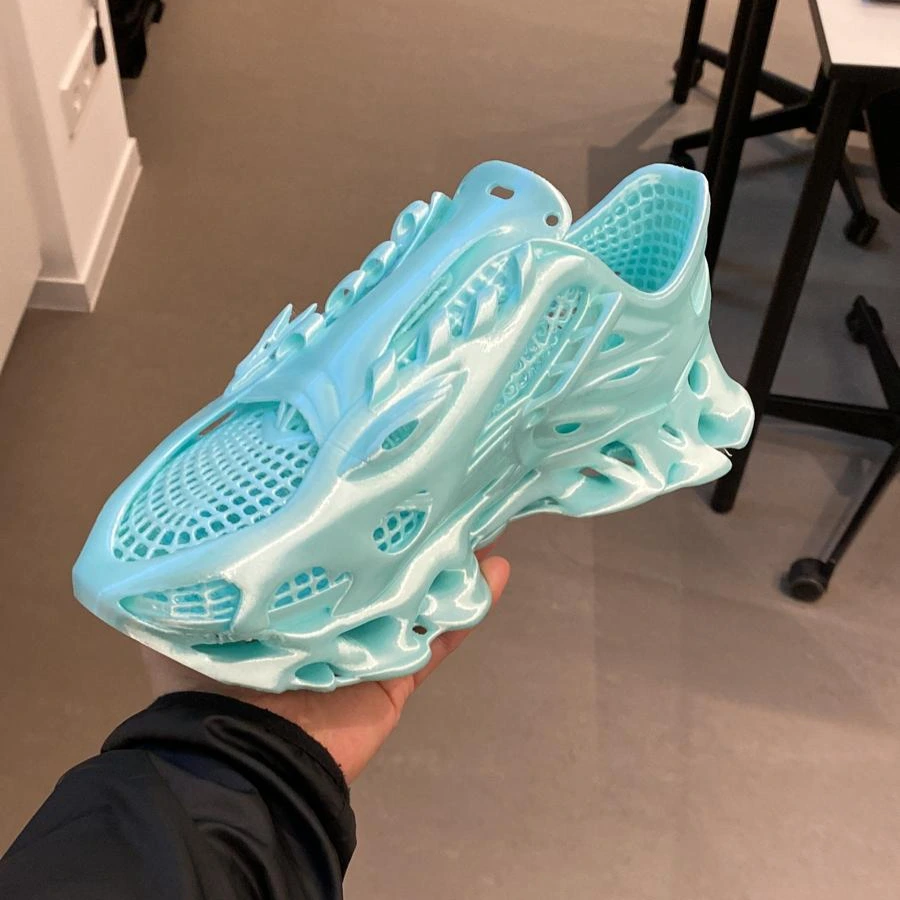 3D gedruckter blauer Schuh